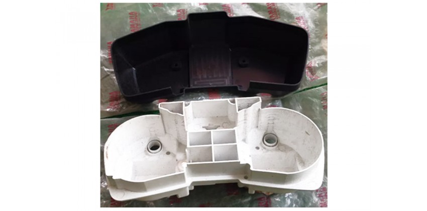 Yamaha Genuine Parts 5BP-H3579-10-33 Speedometer Cover 0